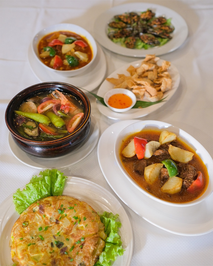 A003: Dinner with Cultural Show at Barbara's Tour